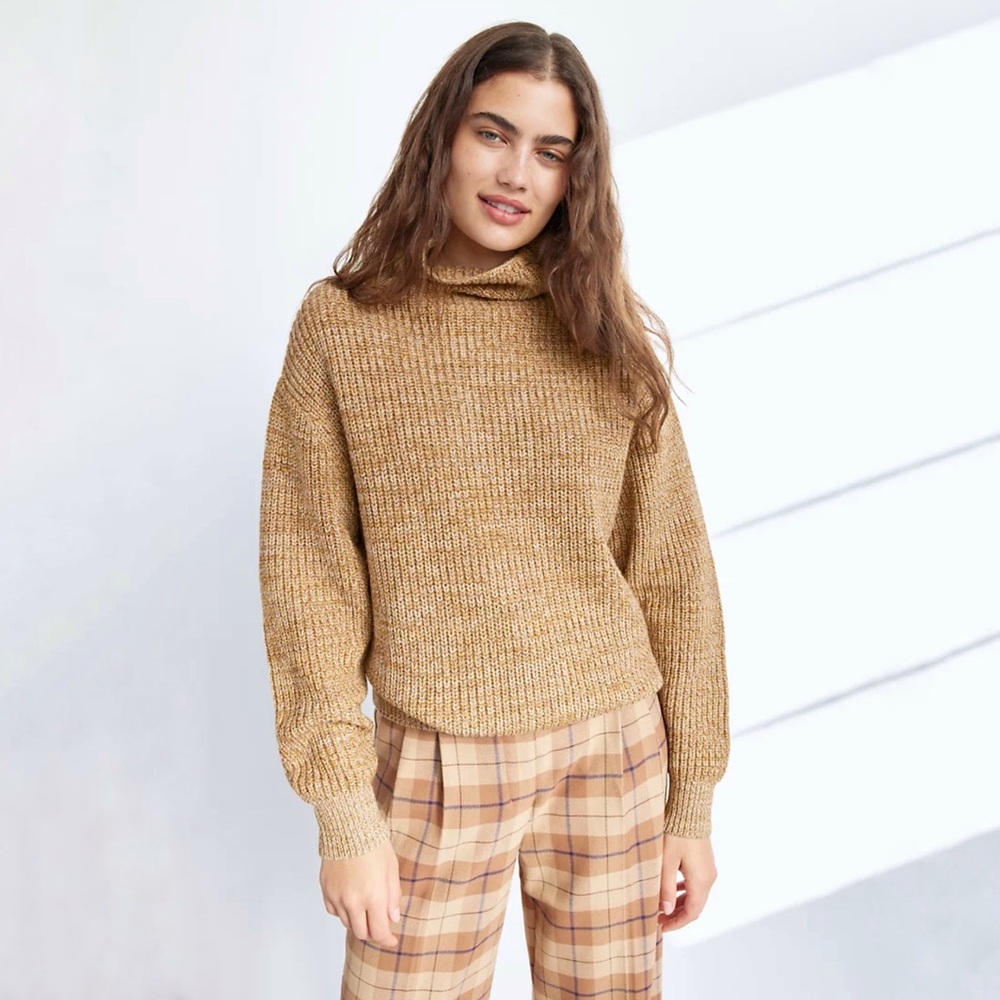Aritzia Montpellier Turtleneck Sweater merino wool in heather gold camel